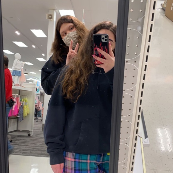 Meet your Posher, Julia - Picture 2 of 3